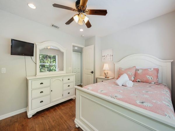Holmes Beach 3 Bedroom Duplex with Private Pool Sleeps 6
