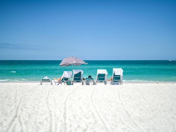 Holmes Beach 3 Bedroom Duplex with Private Pool Sleeps 6