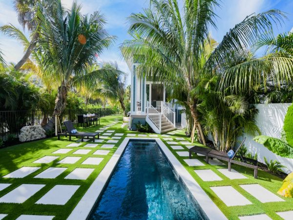 Luxury 4 Bedroom Vacation Home in Holmes Beach with Pool