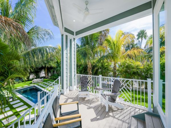 Luxury 4 Bedroom Vacation Home in Holmes Beach with Pool