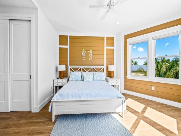 Luxury 4 Bedroom Vacation Home in Holmes Beach with Pool