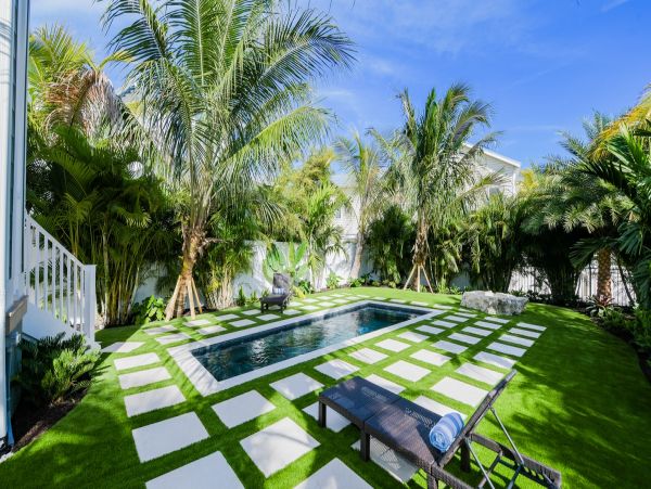 Luxury 4 Bedroom Vacation Home in Holmes Beach with Pool