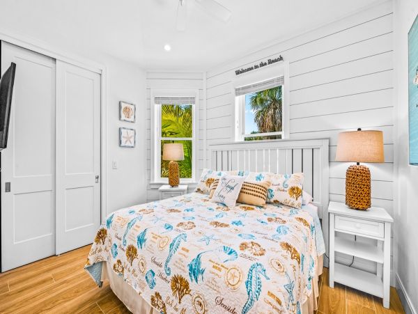 Luxury 4 Bedroom Vacation Home in Holmes Beach with Pool