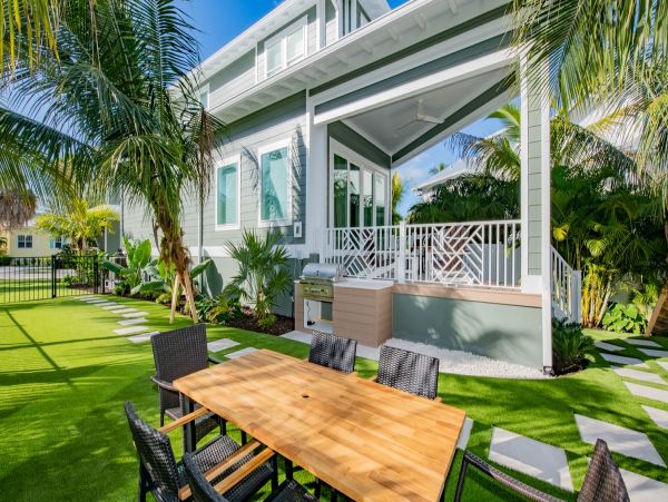 Luxury 4 Bedroom Vacation Home in Holmes Beach with Pool