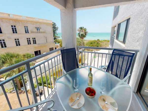 Siesta Key 2 Bedroom Condo with Partial Ocean View Sleeps 7
