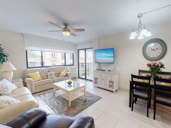 Siesta Key 2 Bedroom Condo with Partial Ocean View Sleeps 7