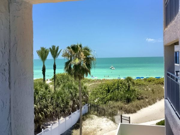 Siesta Key 2 Bedroom Condo with Partial Ocean View Sleeps 7