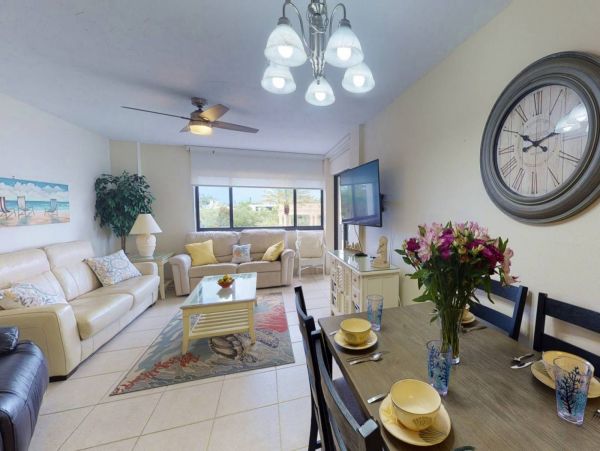Siesta Key 2 Bedroom Condo with Partial Ocean View Sleeps 7