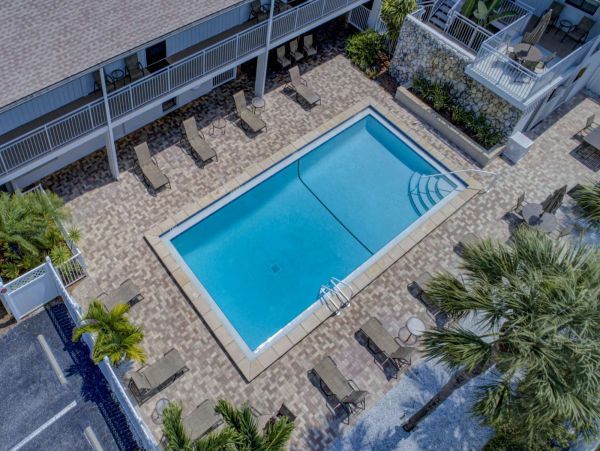 Siesta Key 2 Bedroom Condo with Partial Ocean View Sleeps 7