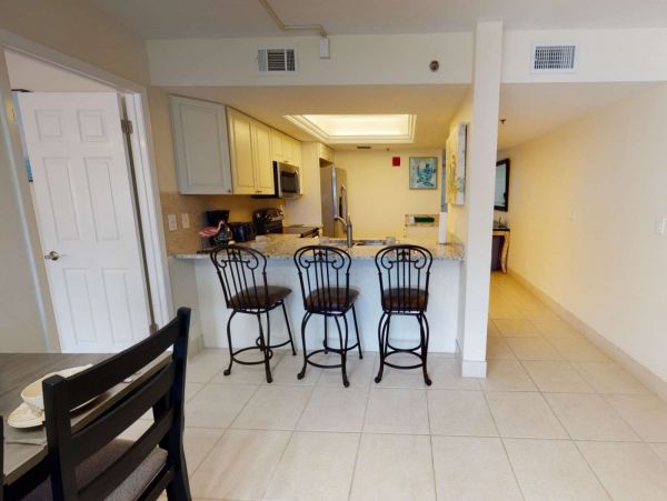 Siesta Key 2 Bedroom Condo with Partial Ocean View Sleeps 7