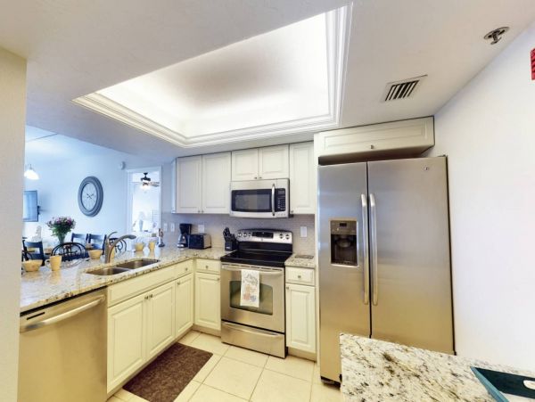 Siesta Key 2 Bedroom Condo with Partial Ocean View Sleeps 7