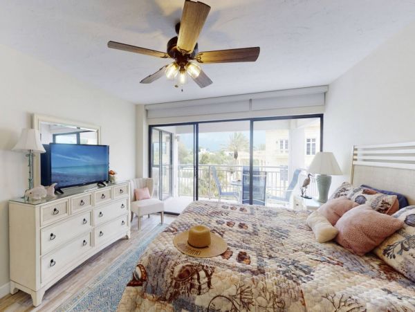 Siesta Key 2 Bedroom Condo with Partial Ocean View Sleeps 7
