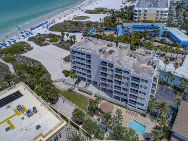 Siesta Key 2 Bedroom Condo with Partial Ocean View Sleeps 7