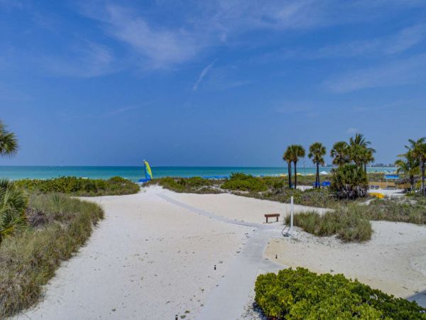 Siesta Key 2 Bedroom Condo with Partial Ocean View Sleeps 7