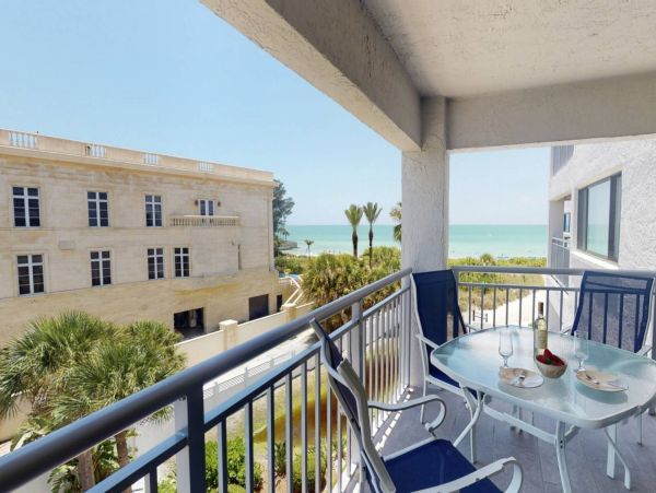 Siesta Key 2 Bedroom Condo with Partial Ocean View Sleeps 7
