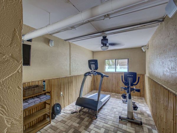 Siesta Key 2 Bedroom Condo with Partial Ocean View Sleeps 7