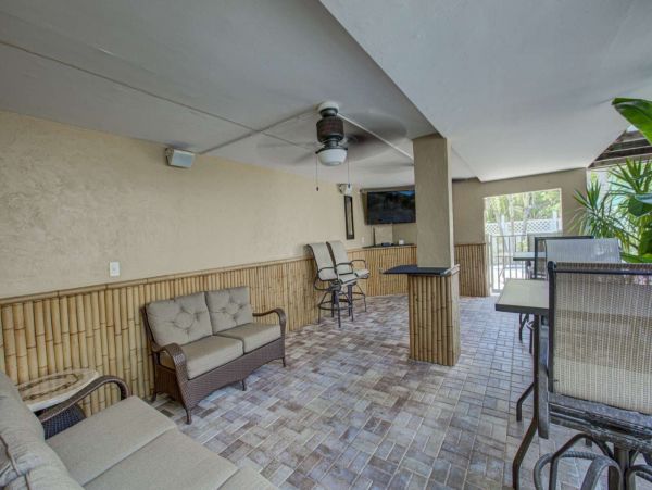 Siesta Key 2 Bedroom Condo with Partial Ocean View Sleeps 7