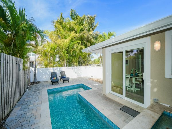 Holmes Beach duplex with private pool and spa