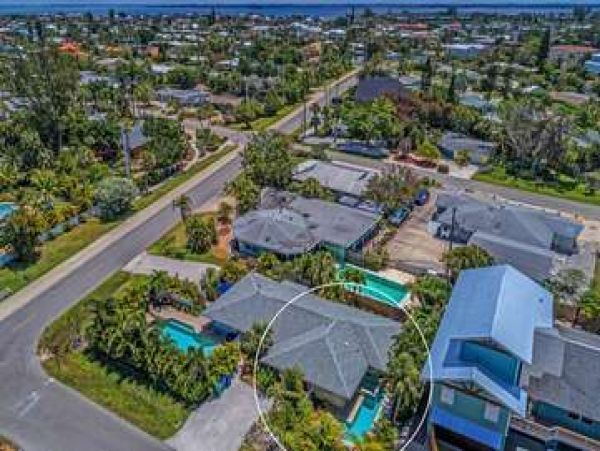 Holmes Beach duplex with private pool and spa