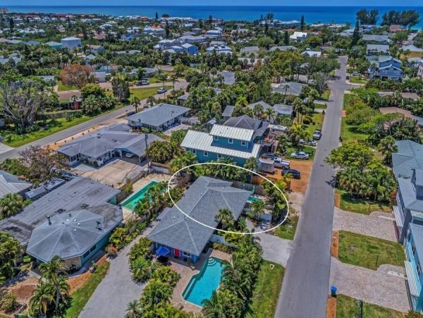 Holmes Beach duplex with private pool and spa