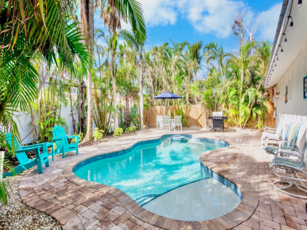 Charming Retreat with Heated Pool & Swim-Up Bar in Holmes Beach