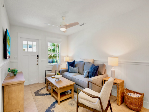 Charming Retreat with Heated Pool & Swim-Up Bar in Holmes Beach