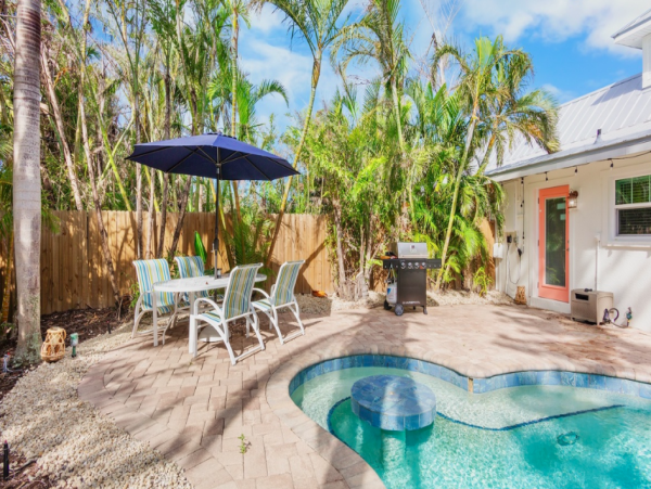 Charming Retreat with Heated Pool & Swim-Up Bar in Holmes Beach