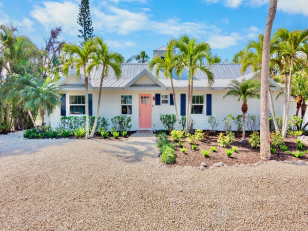 Charming Retreat with Heated Pool & Swim-Up Bar in Holmes Beach