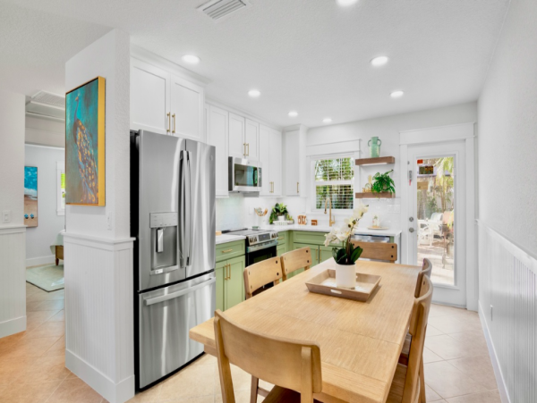 Charming Retreat with Heated Pool & Swim-Up Bar in Holmes Beach