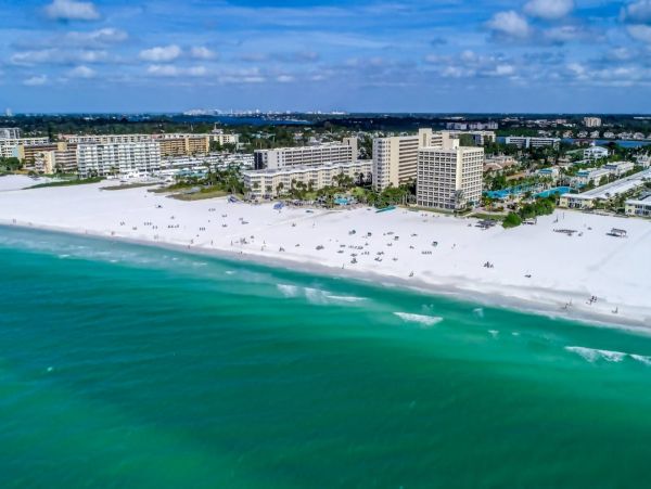 Siesta Key 2 Bedroom Condo with Balcony & Walk to Beach
