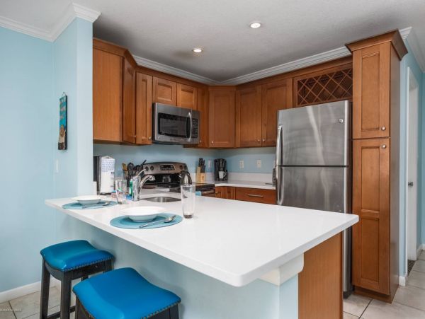 Siesta Key 2 Bedroom Condo with Balcony & Walk to Beach