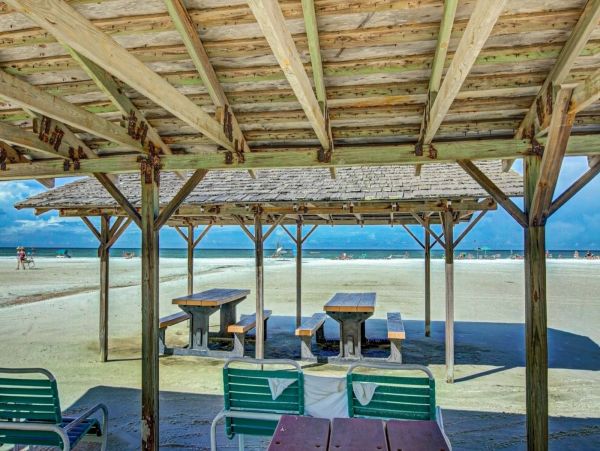 Siesta Key 2 Bedroom Condo with Balcony & Walk to Beach
