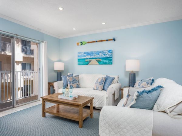 Siesta Key 2 Bedroom Condo with Balcony & Walk to Beach
