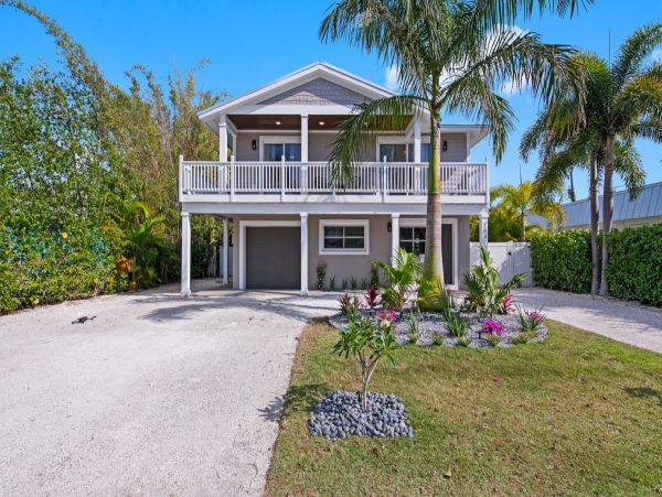Beautiful Holmes Beach Vacation Home With Pool Near Beach