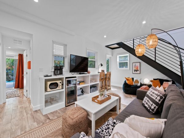 Beautiful Holmes Beach Vacation Home With Pool Near Beach