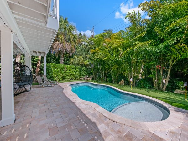Beautiful Holmes Beach Vacation Home With Pool Near Beach