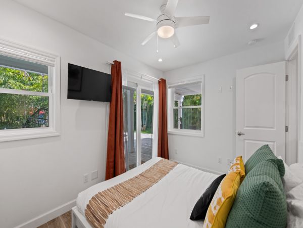 Beautiful Holmes Beach Vacation Home With Pool Near Beach
