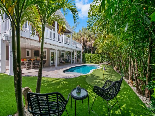 Beautiful Holmes Beach Vacation Home With Pool Near Beach