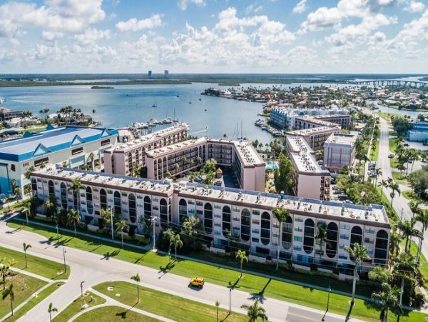 Marco Island Condo 1010636
