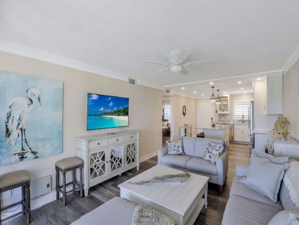 Marco Island Vacation Condo Lovely Decor & Furnishings