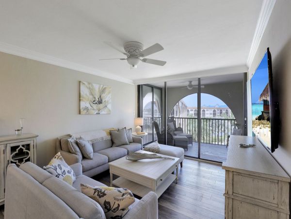 Marco Island Vacation Condo Lovely Decor & Furnishings