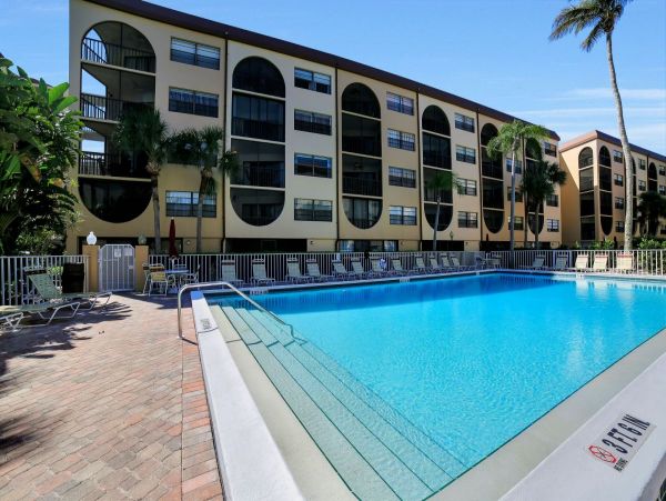Marco Island Vacation Condo Lovely Decor & Furnishings