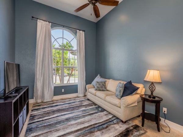 Marco Island Luxury Vacation Home Stylish with Pool