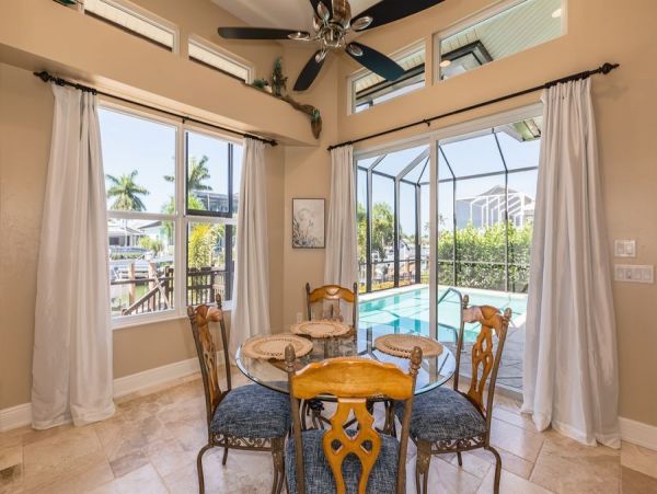 Marco Island Luxury Vacation Home Stylish with Pool
