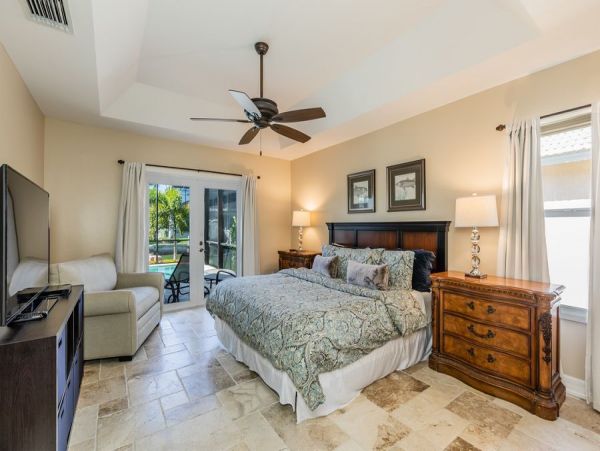 Marco Island Luxury Vacation Home Stylish with Pool