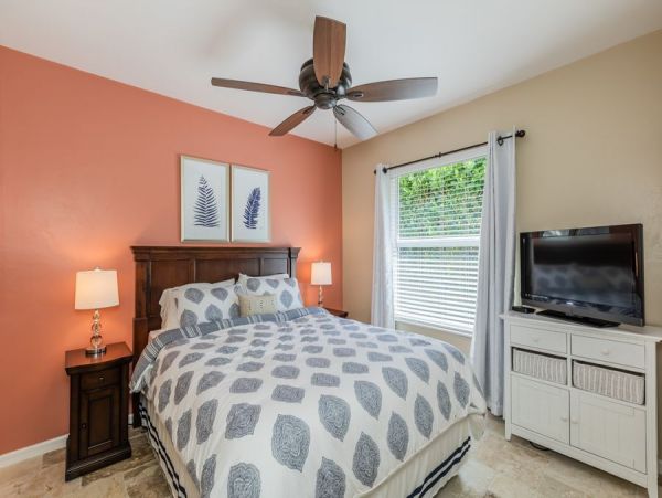 Marco Island Luxury Vacation Home Stylish with Pool