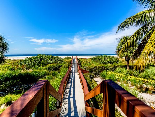 Marco Island Luxury Vacation Home Stylish with Pool