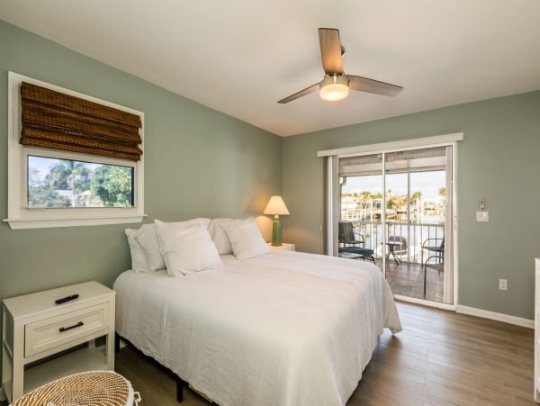 Three Bedroom Vacation Home with Pool & Dock in Marco Island