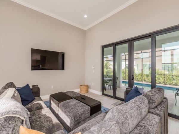 Three Bedroom Pool Vacation Home in Marco Island
