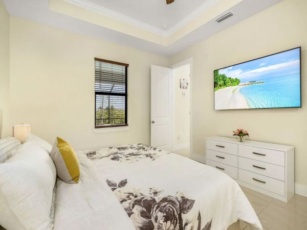 Cape Coral Vacation Home with Private Caged Pool Sleeps 10